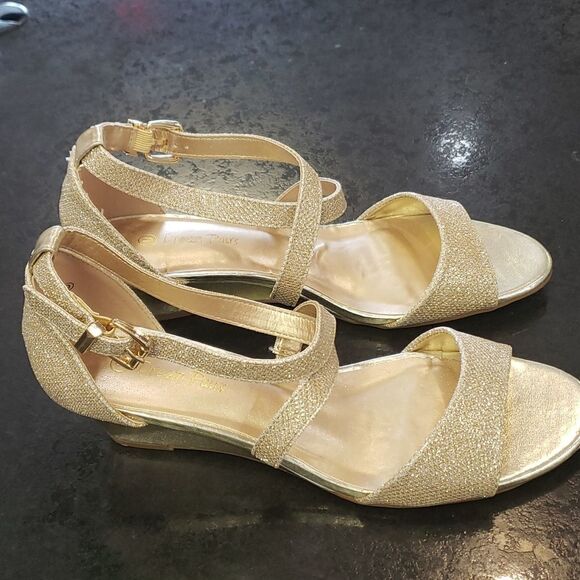 Dream pairs shoes  - Picture 2 of 5